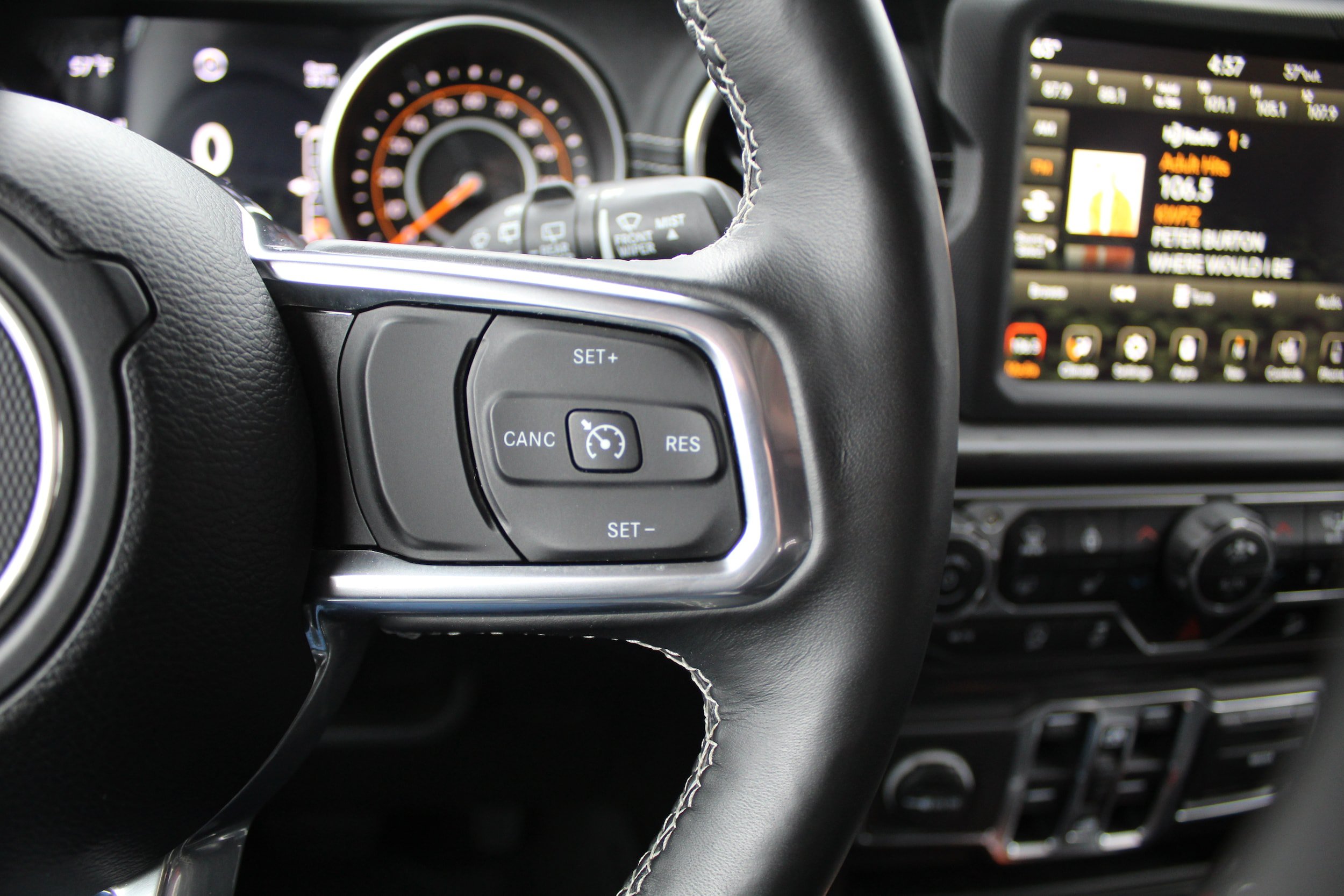 Used 2018 Jeep Wrangler Unlimited Sahara w/ Uconnect 4C Nav & Sound Group AWD/4WD image 34