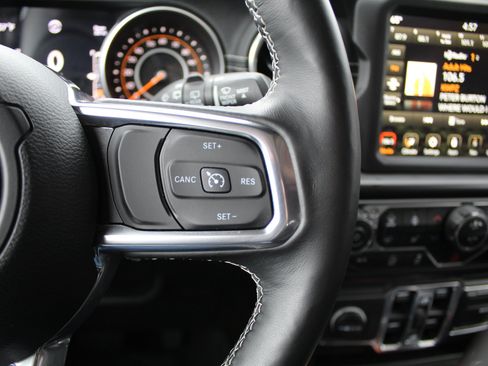 Used 2018 Jeep Wrangler Unlimited Sahara AWD/4WD image 34