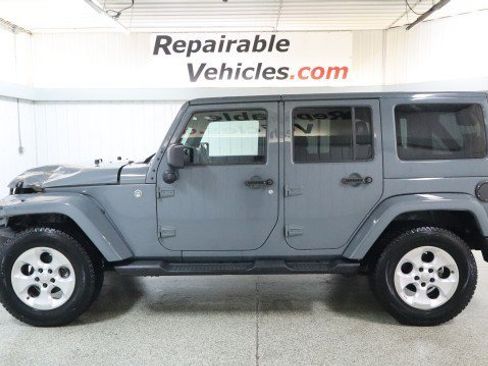 Used 2014 Jeep Wrangler Unlimited Sahara w/ Connectivity Group AWD/4WD image 1