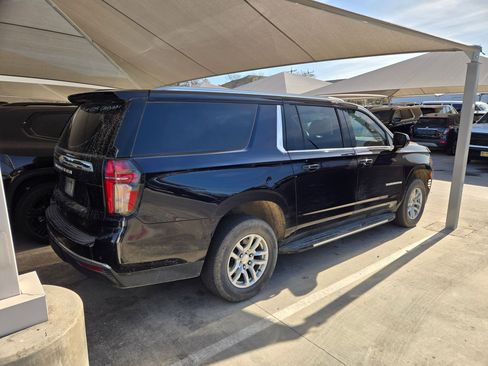 Used 2022 Chevrolet Suburban LS w/ Driver Alert Package image 4