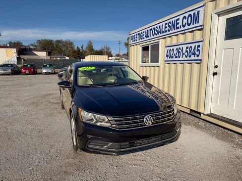 Used 2017 Volkswagen Passat 1.8T SE image 1