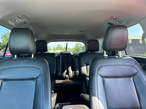 Used 2020 Ford Explorer XLT w/ Equipment Group 202A AWD/4WD image 39
