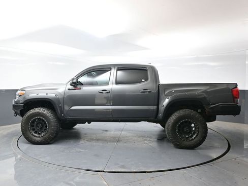 Used 2016 Toyota Tacoma TRD Sport w/ Towing Package AWD/4WD image 10