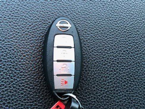 Used 2023 Nissan Titan SV w/ SV Convenience Package image 29