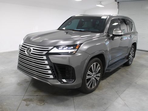 Used 2024 Lexus LX 600 4WD w/ Luxury Package image 4