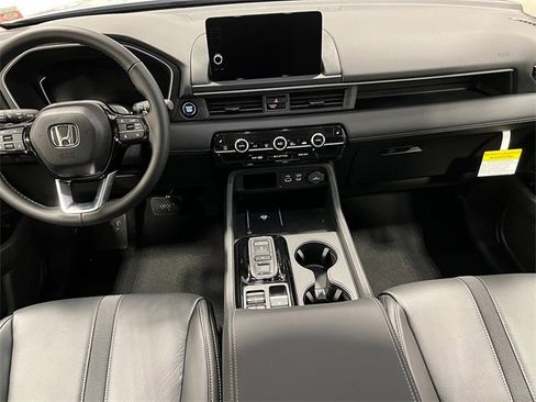New 2025 Honda Pilot Touring image 23
