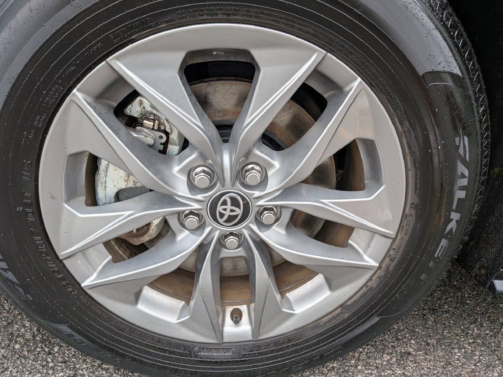 Used 2026 Toyota Sienna XLE FWD image 43