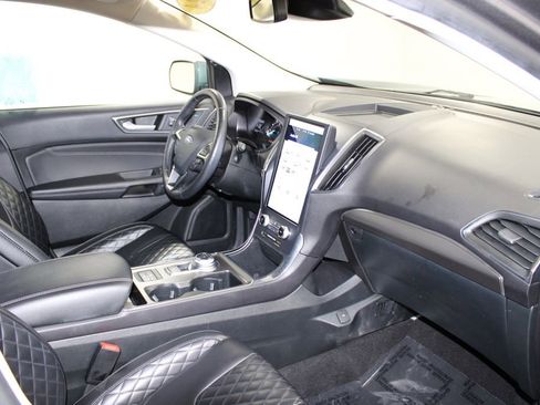 Used 2024 Ford Edge Titanium image 28
