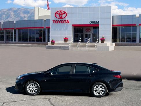 Used 2025 Toyota Camry LE FWD image 6