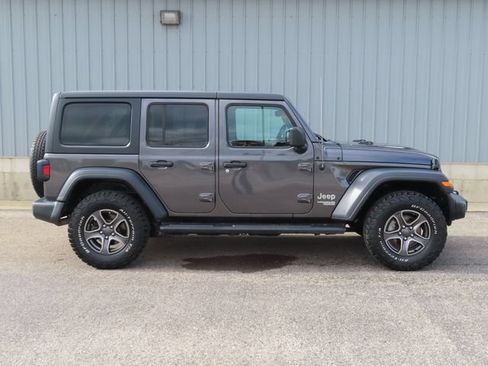 Used 2019 Jeep Wrangler Unlimited Sport S AWD/4WD image 3