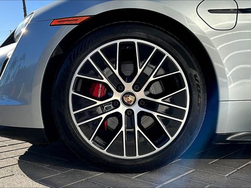 Used 2021 Porsche Taycan 4S image 9