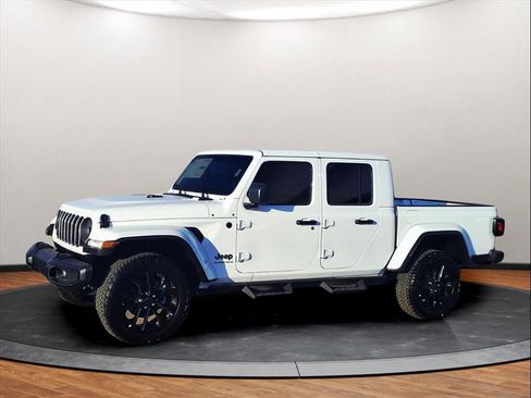 New 2025 Jeep Gladiator Sport image 15