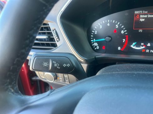 Used 2021 Ford Escape SE w/ SE Sport Appearance Package image 12