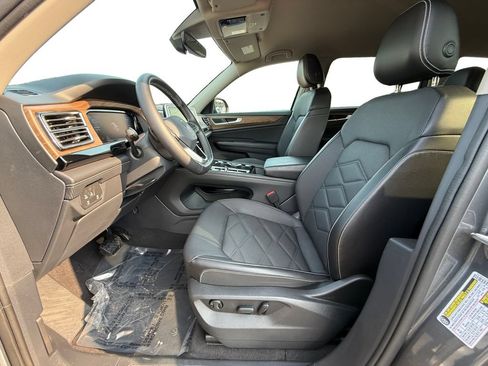 Used 2024 Volkswagen Atlas SE FWD image 9