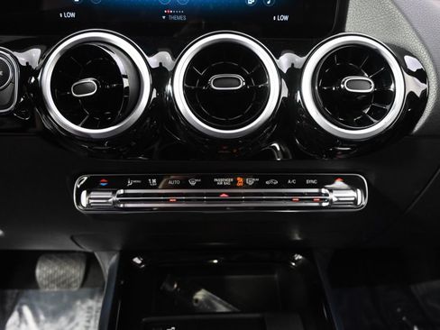Used 2022 Mercedes-Benz GLA 250 4MATIC image 31