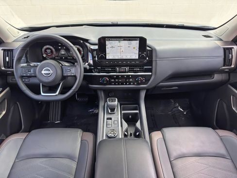 Used 2025 Nissan Pathfinder Platinum AWD/4WD image 13