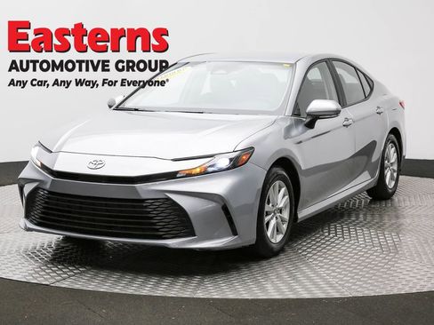 Used 2025 Toyota Camry LE image 1