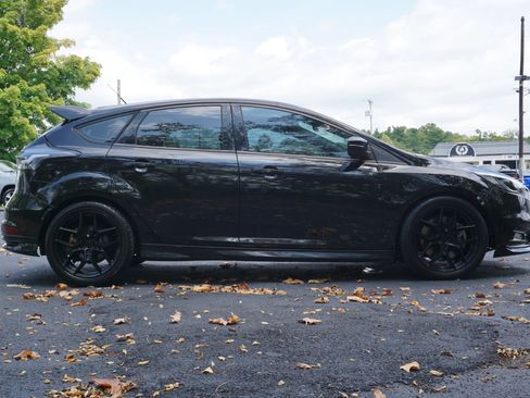 Used 2017 Ford Focus ST FWD image 4