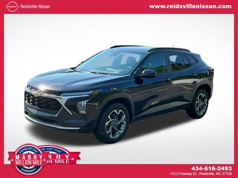 Used 2024 Chevrolet Trax LT FWD image 1