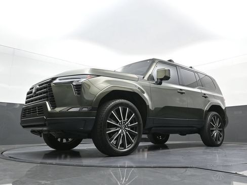 Used 2024 Lexus GX 550 w/ Cold Area Package AWD/4WD image 24