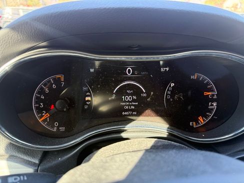 Used 2021 Jeep Grand Cherokee Laredo AWD/4WD image 5