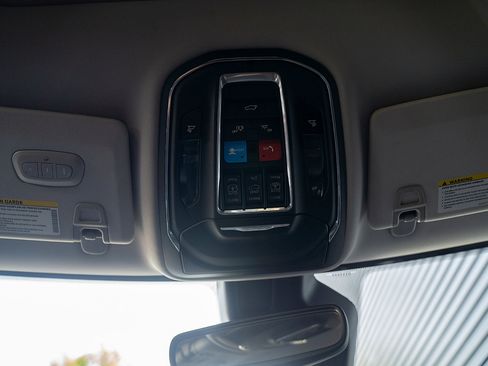 Used 2022 Jeep Grand Cherokee Limited AWD/4WD image 10