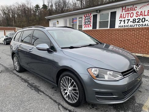 Used 2017 Volkswagen Golf S image 3