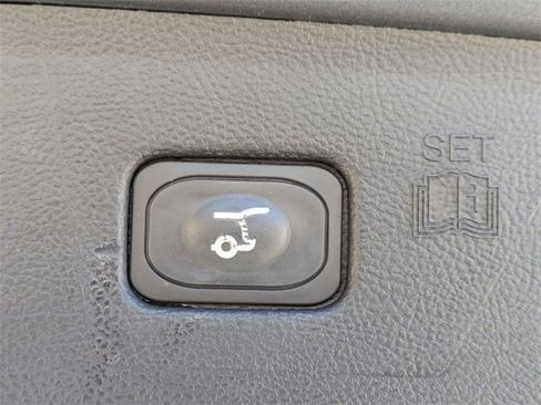 Used 2024 Ford Edge Titanium image 34