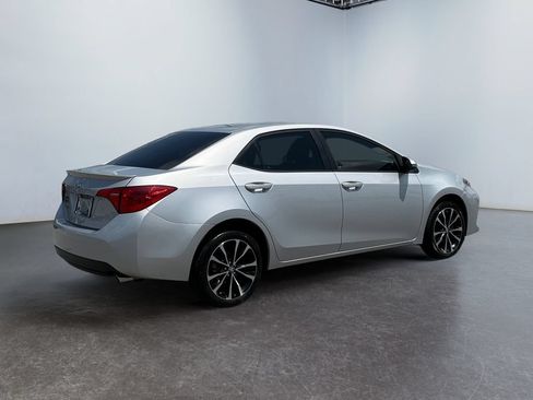 Used 2017 Toyota Corolla SE w/ Carpet Mat Package (TMS) FWD image 3
