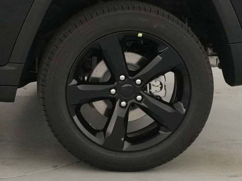 New 2025 Jeep Grand Cherokee Limited w/ Black Appearance Package image 37