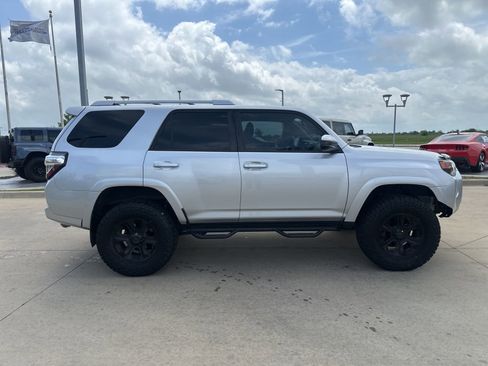 Used 2017 Toyota 4Runner SR5 image 7