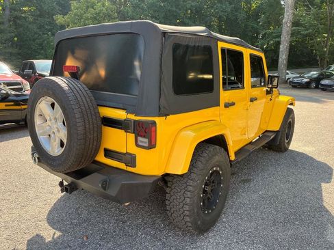 Used 2015 Jeep Wrangler Unlimited Sahara w/ Connectivity Group AWD/4WD image 9