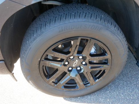 Used 2023 Chevrolet Silverado 1500 Custom AWD/4WD image 16