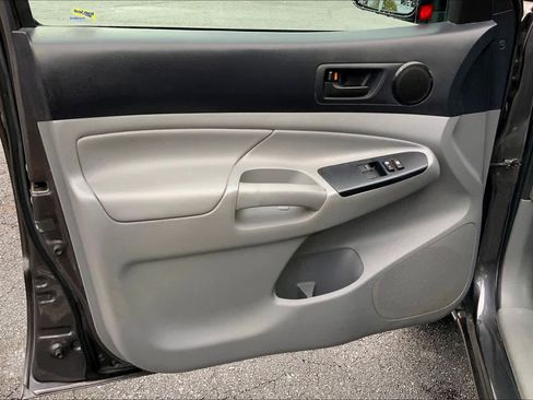 Used 2014 Toyota Tacoma 2WD Access Cab image 18