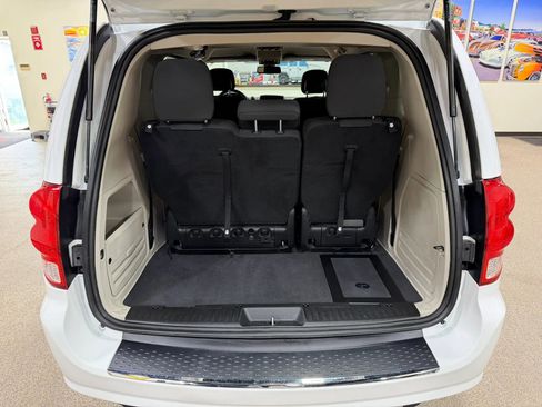 Used 2019 Dodge Grand Caravan SE FWD image 27
