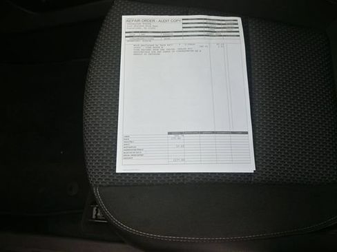 Used 2024 GMC Terrain SLE w/ Driver Convenience Package FWD image 4