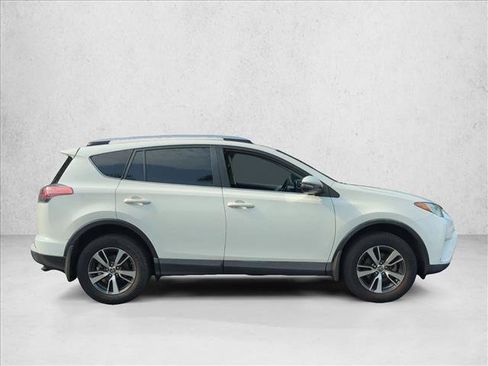 Used 2018 Toyota RAV4 XLE FWD image 4