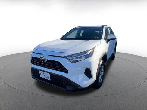 Used 2025 Toyota RAV4 XLE image 7