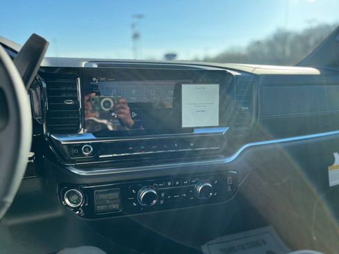 New 2025 GMC Sierra 1500 Elevation image 12