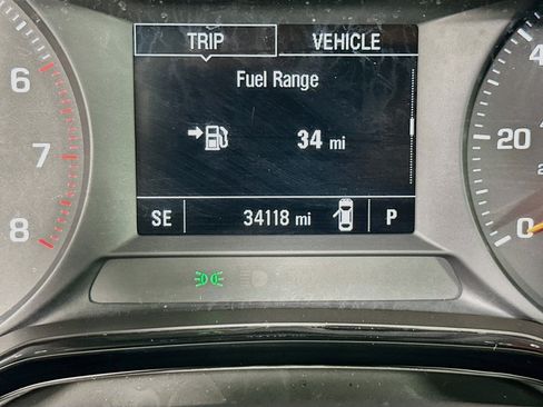 Used 2025 Chevrolet Trax LS w/ LS Convenience Package FWD image 19
