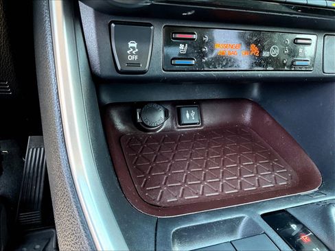 Used 2019 Toyota RAV4 Limited w/ Limited Grade Weather Package AWD/4WD image 16