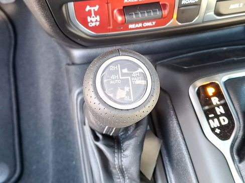 New 2025 Jeep Gladiator Mojave image 11