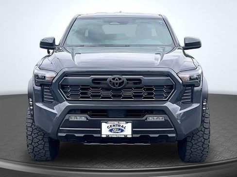 Used 2025 Toyota Tacoma TRD Off-Road AWD/4WD image 3