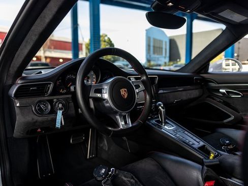 Used 2015 Porsche 911 GT3 w/ Carbon Interior Package image 4