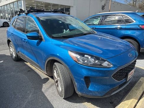 Used 2020 Ford Escape SE image 2