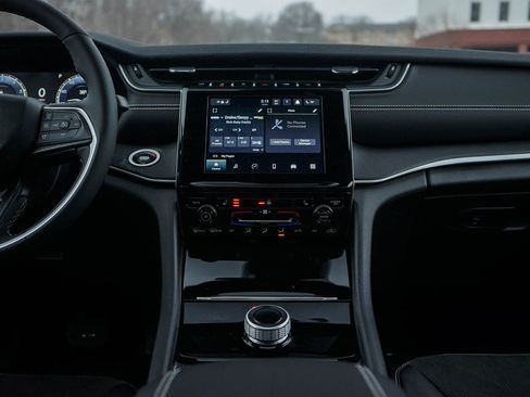 New 2025 Jeep Grand Cherokee L Altitude image 18