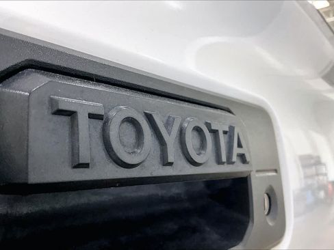 Used 2018 Toyota Tacoma TRD Off-Road AWD/4WD image 29