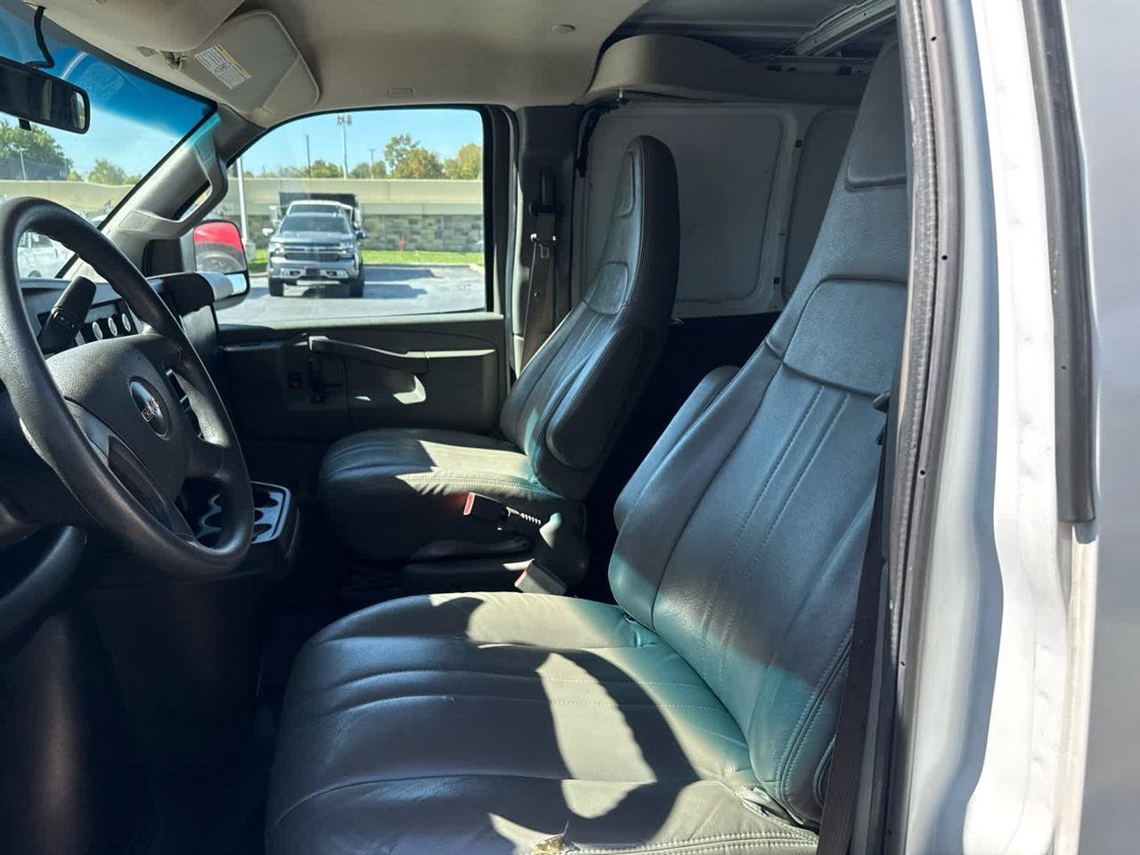 Used 2020 GMC Savana 2500 RWD image 13