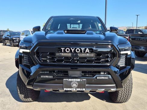 Used 2025 Toyota Tacoma TRD Pro AWD/4WD image 2