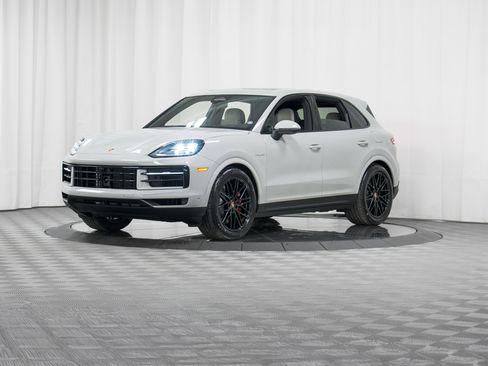 New 2026 Porsche Cayenne S image 28